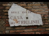 03134 ostia - regio i - insula xii - caseggiato dei triclini (i,xii,1) - schild.jpg